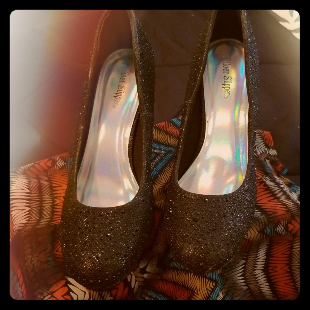 Sparkle black on black Size 11 platform pumps